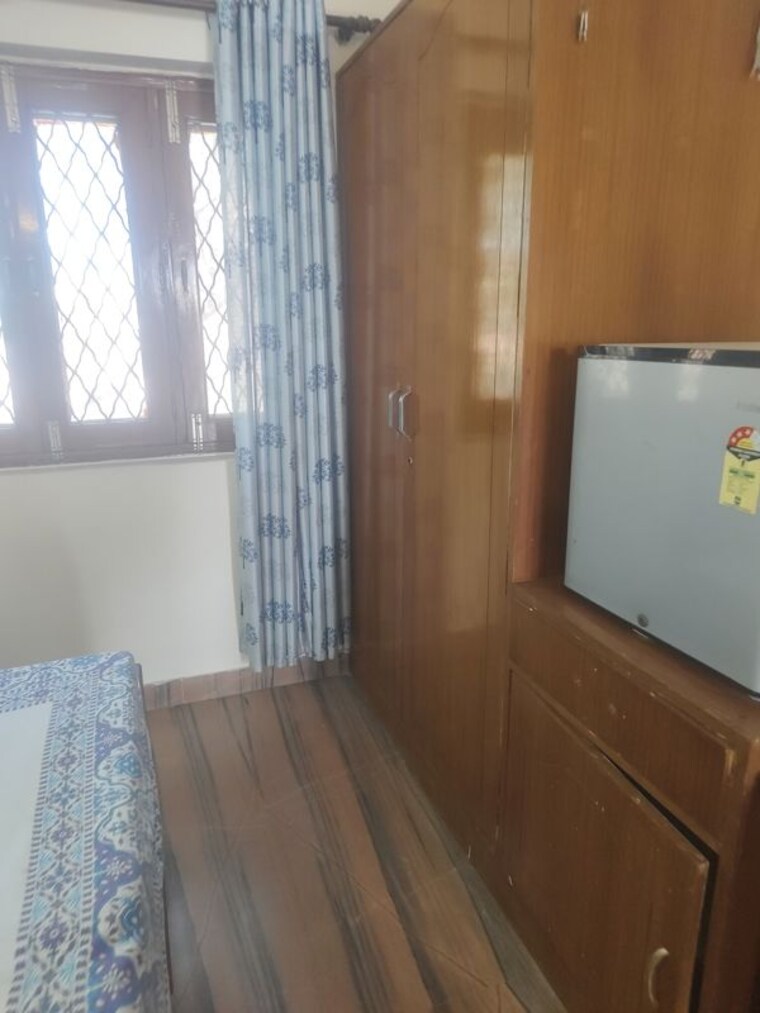 Room, sarita vihar 1 RK 200 Sq.Ft. Apartment In Sarita Vihar Delhi 10141864