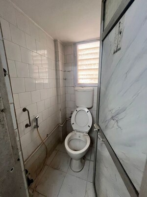 Attached Bathroom in 1 BHK Apartment at Seven Bunglow – for Rent
