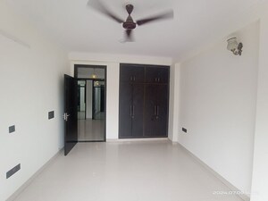 Room in 3 BHK Builder Floor at Vasant Kunj – for Rent