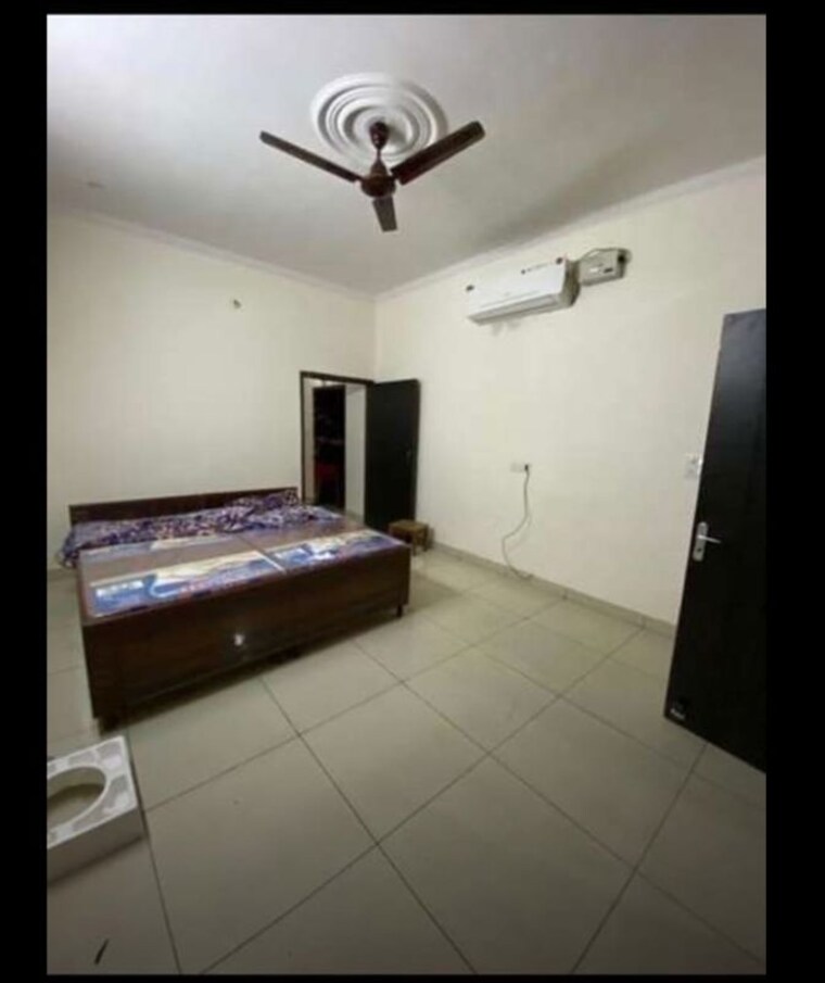 Bedroom, sas nagar 2 Bedroom 300 Sq.Yd. Builder Floor In Sas Nagar Mohali 10142011