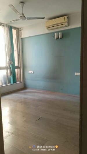 Room in 3 BHK Builder Floor at Vijay Nagari – for Rent
