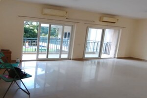 Room in 3.5 BHK Apartment at Spaze Privy, Sector 72 – for Sale