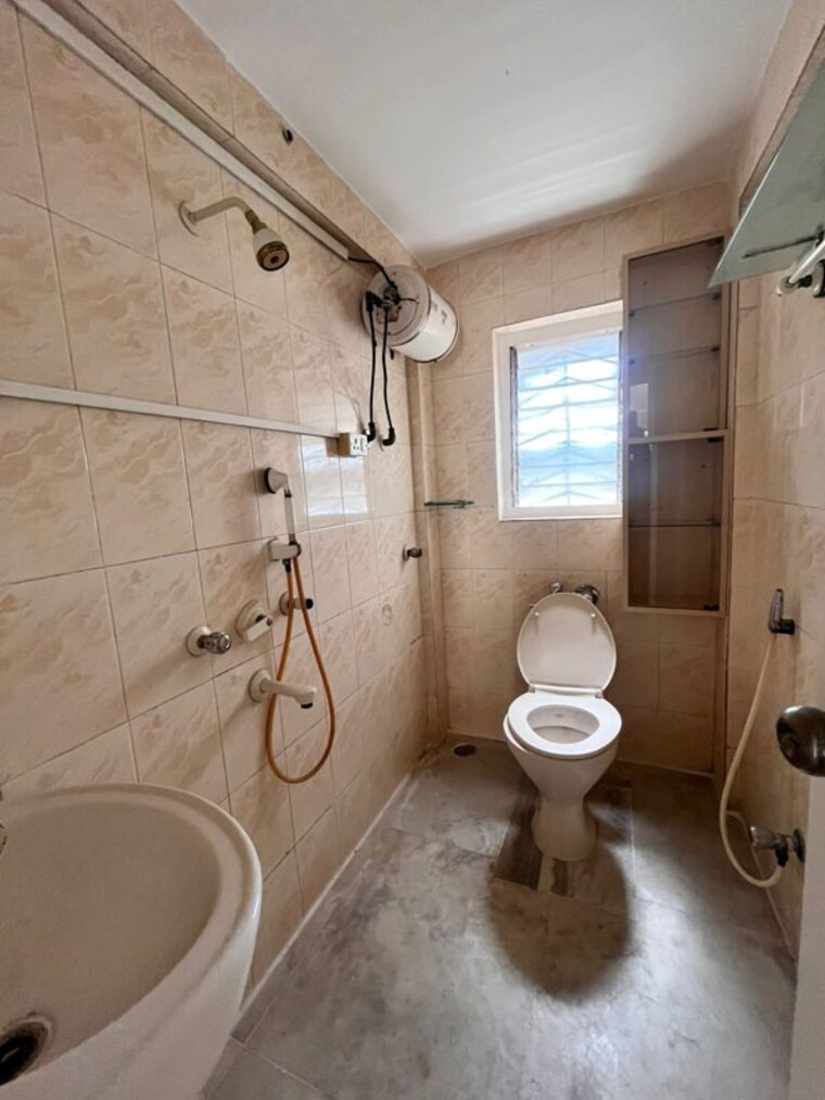 Bathroom, versova 3 Bedroom 1200 Sq.Ft. Apartment In Versova Mumbai 10074223