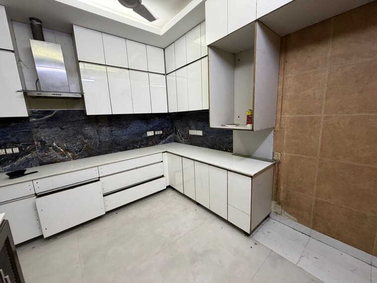 Kitchen, safdarjung enclave 5 Bedroom 350 Sq.Yd. Builder Floor In Safdarjung Enclave Delhi 10142163