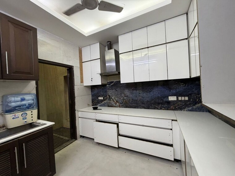 Kitchen, safdarjung enclave 5 Bedroom 350 Sq.Yd. Builder Floor In Safdarjung Enclave Delhi 10142163
