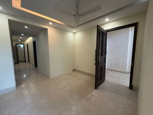Building Lobby in 5 BHK Builder Floor at Safdarjung Enclave – for Rent