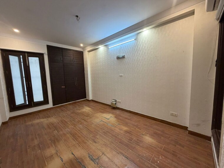Room, safdarjung enclave 5 Bedroom 350 Sq.Yd. Builder Floor In Safdarjung Enclave Delhi 10142163