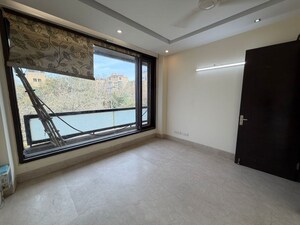Room in 5 BHK Builder Floor at Safdarjung Enclave – for Rent