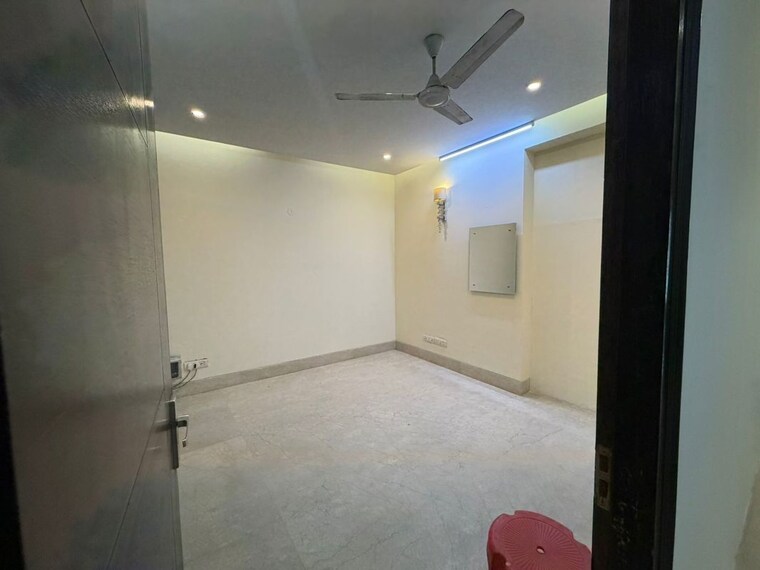 Room, safdarjung enclave 5 Bedroom 350 Sq.Yd. Builder Floor In Safdarjung Enclave Delhi 10142163