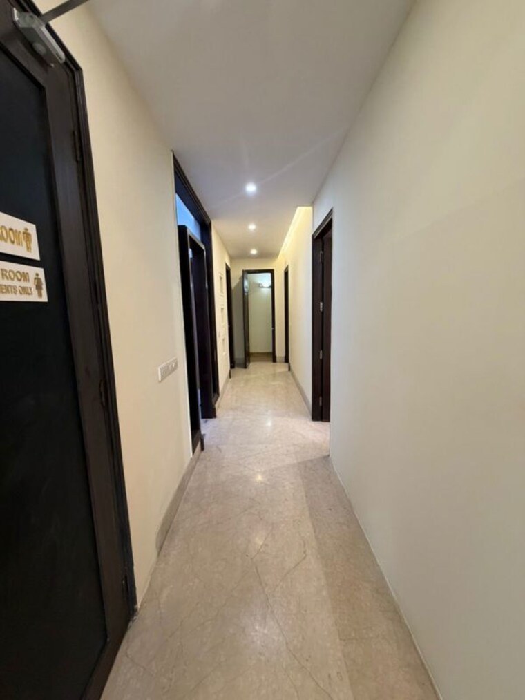 Other, safdarjung enclave 5 Bedroom 350 Sq.Yd. Builder Floor In Safdarjung Enclave Delhi 10142163