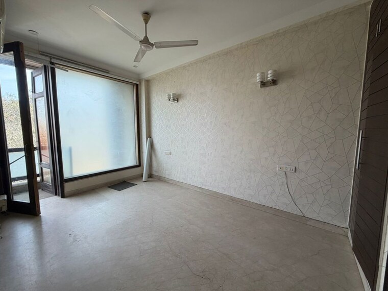 Room, safdarjung enclave 5 Bedroom 350 Sq.Yd. Builder Floor In Safdarjung Enclave Delhi 10142163
