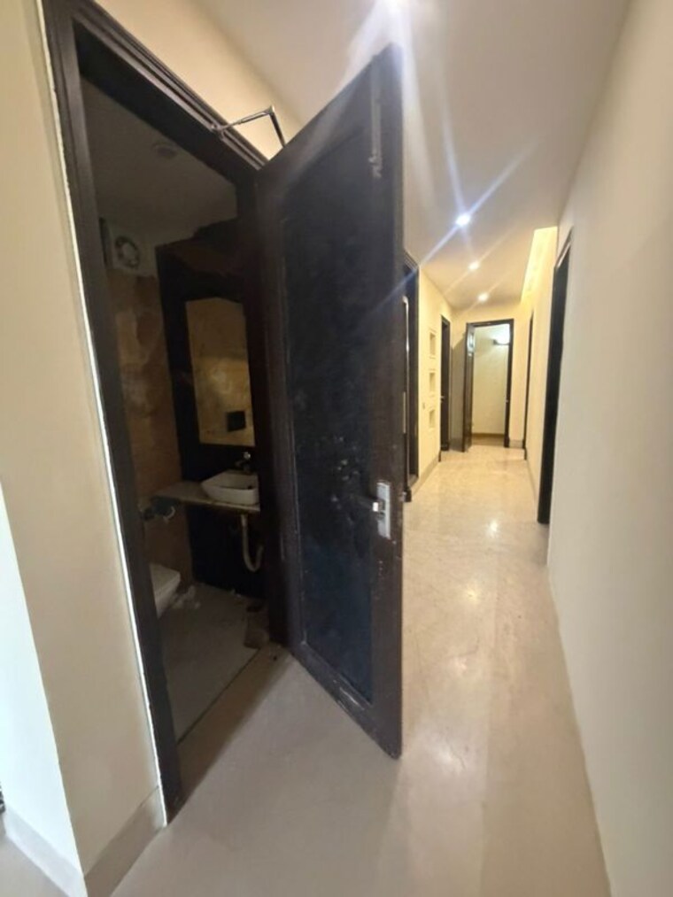 Other, safdarjung enclave 5 Bedroom 350 Sq.Yd. Builder Floor In Safdarjung Enclave Delhi 10142163