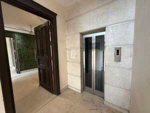  5 BHK Builder Floor at Safdarjung Enclave – for Rent