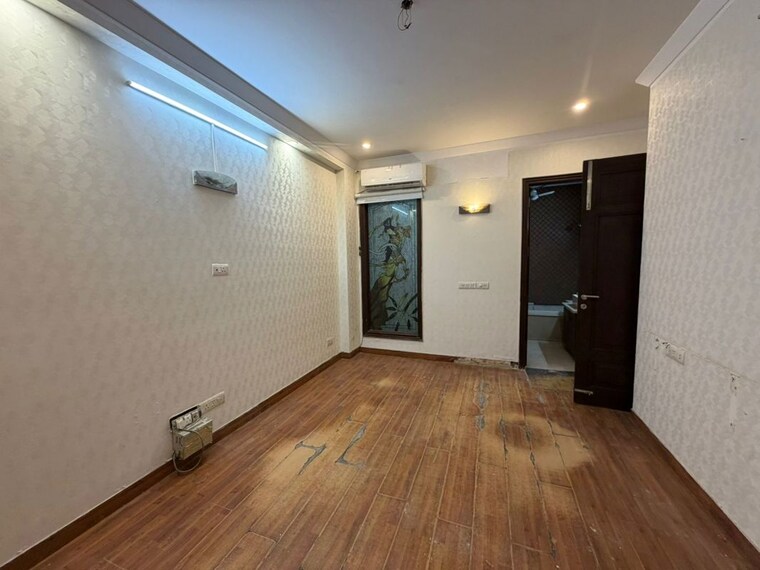 Room, safdarjung enclave 5 Bedroom 350 Sq.Yd. Builder Floor In Safdarjung Enclave Delhi 10142163