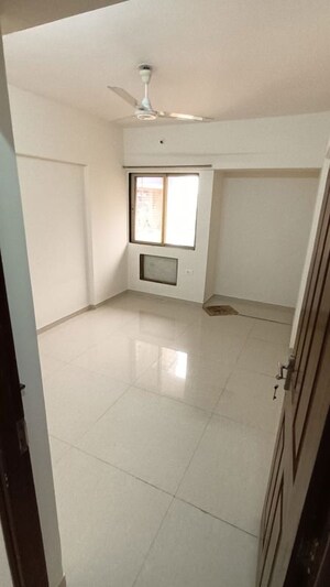 Room in 2 BHK Builder Floor at Owale – for Rent