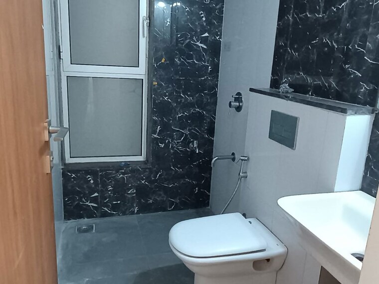Bathroom, courtyard-by-narang-realty-and-the-wadhwa-group 2 Bedroom 934 Sq.Ft. Apartment In Pokhran Road No Two Thane 10117160