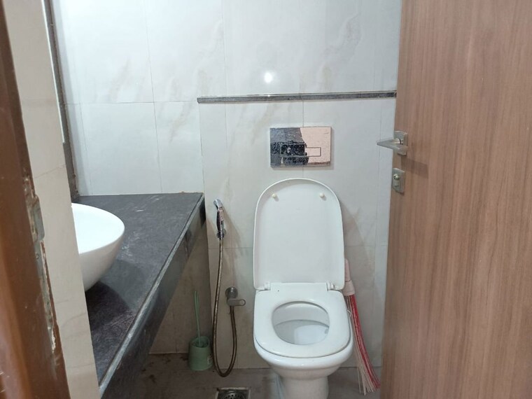 Bathroom, courtyard-by-narang-realty-and-the-wadhwa-group 2 Bedroom 934 Sq.Ft. Apartment In Pokhran Road No Two Thane 10117160