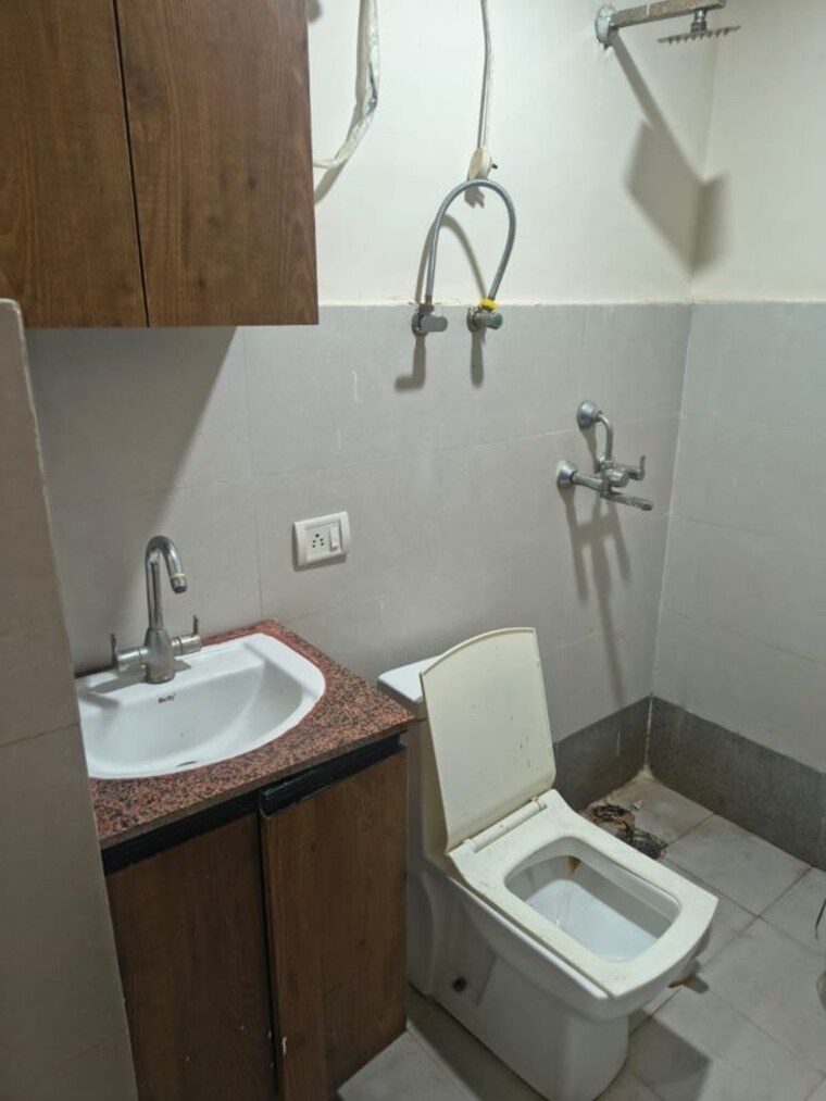 Bathroom, mahira-homes 2 Bedroom 580 Sq.Ft. Apartment In Sector 68 Gurgaon 10142220