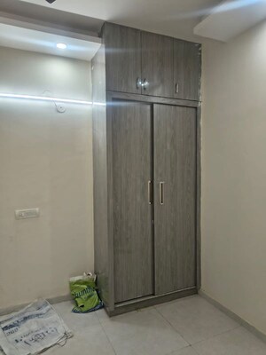 Furnished Amenities in 2 BHK Apartment at Mahira Homes, Sector 68 – for Rent