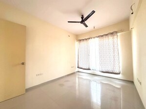 Room in 3 BHK Apartment at Sheth Vasant Athena, Laxmi Nagar – for Rent