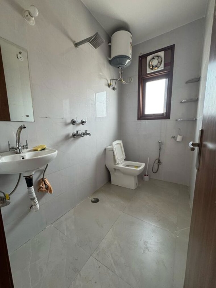 Bathroom, palm-residency-chhatarpur 1 Bedroom 600 Sq.Ft. Apartment In Chattarpur Delhi 10142253
