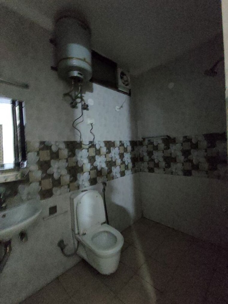 Bathroom, sector 45 2 Bedroom 1500 Sq.Ft. Builder Floor In Sector 45 Gurgaon 10142329