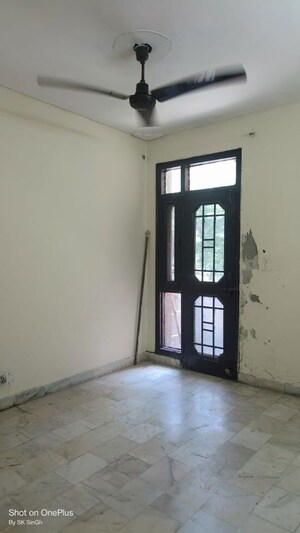 Room in 3.5 BHK Apartment at Dwarka – for Rent