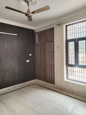 Room in 3 BHK Builder Floor at Sector 34 – for Rent