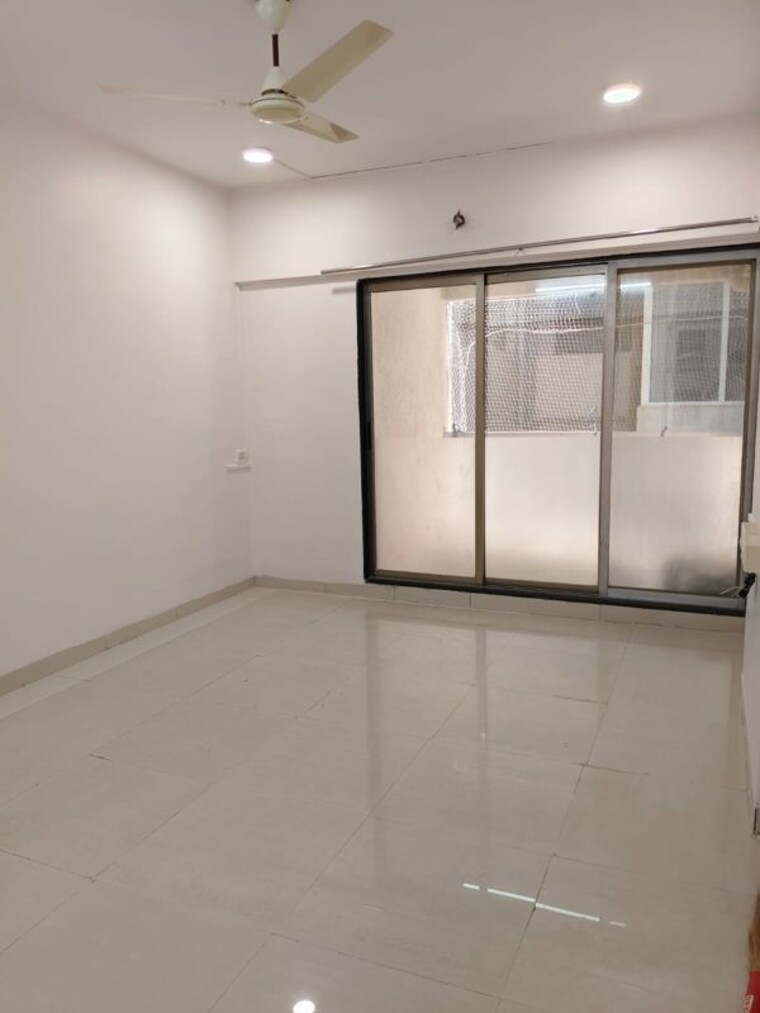 Room, dadar east 3 Bedroom 1050 Sq.Ft. Apartment In Dadar East Mumbai 10142332