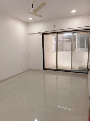 Room in 3 BHK Apartment at Dadar East – for Rent