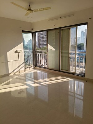 Room in 3 BHK Apartment at Dadar East – for Rent