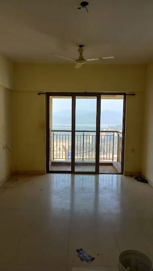 Room in 2.5 BHK Builder Floor at Thane East – for Rent