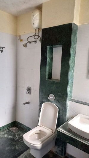 Attached Bathroom in 2.5 BHK Builder Floor at Thane East – for Rent