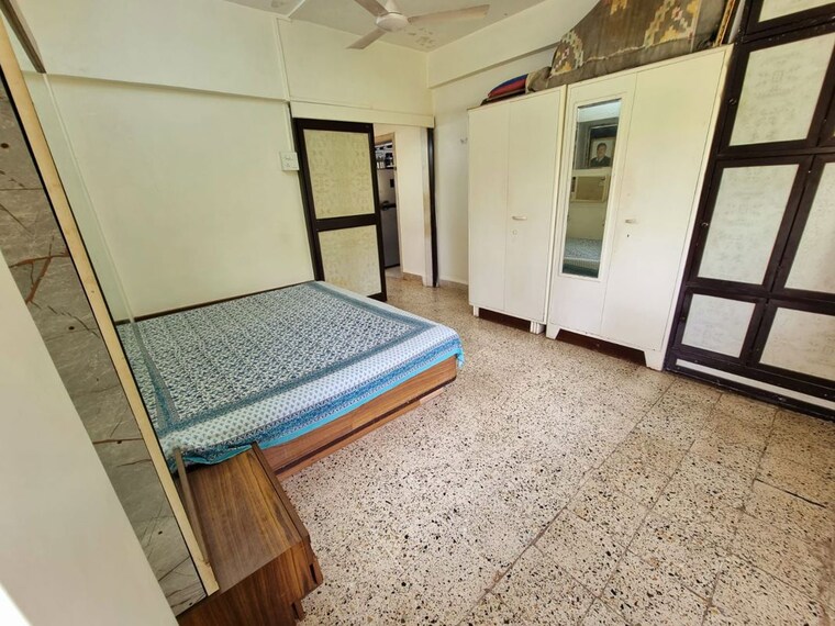 Bedroom, yari road 1 Bedroom 500 Sq.Ft. Apartment In Yari Road Mumbai 10063235