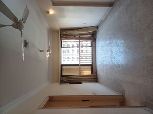 Room in 2 BHK Apartment at Raheja Classique, Andheri West – for Sale