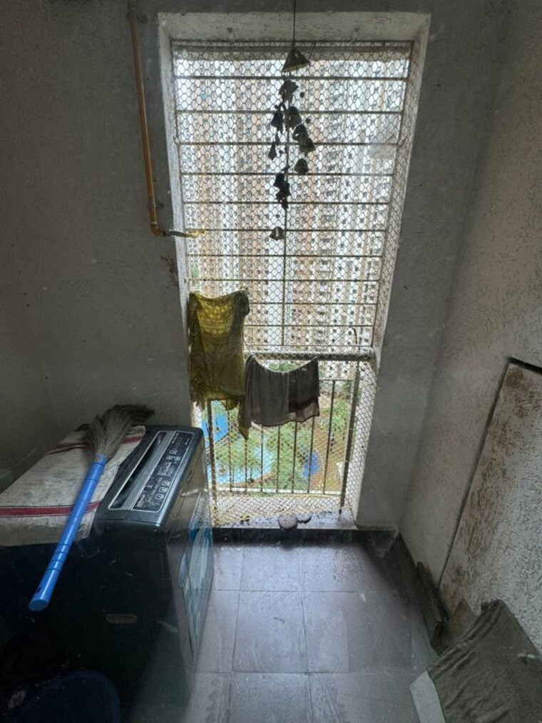 Balcony, thane east 2.5 Bedroom 1000 Sq.Ft. Builder Floor In Thane East Thane 10142360