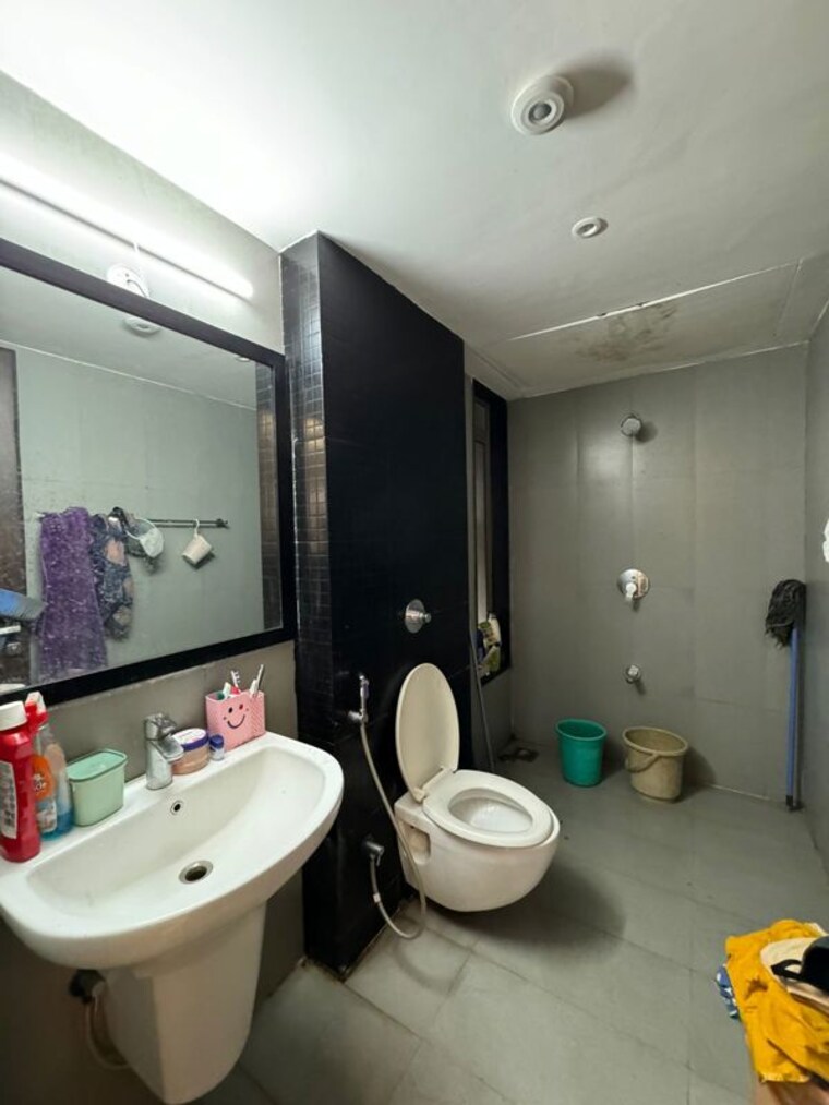 Bathroom, thane east 2.5 Bedroom 1000 Sq.Ft. Builder Floor In Thane East Thane 10142360