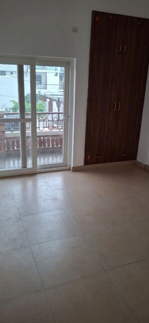 Room in 3 BHK Builder Floor at Engineers Enclave – for Rent
