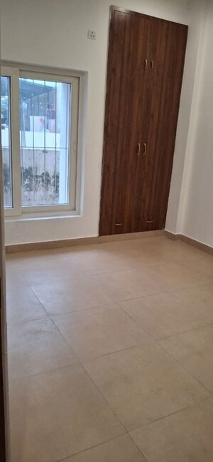 Room in 3 BHK Builder Floor at Engineers Enclave – for Rent