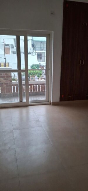 Room in 3 BHK Builder Floor at Engineers Enclave – for Rent