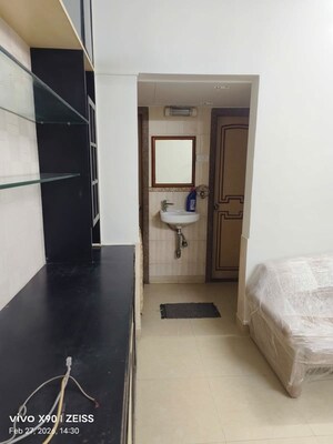 Room in 1 BHK Apartment at Versova – for Rent