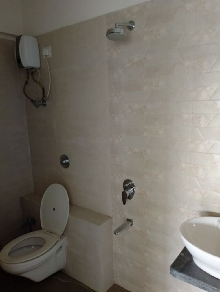 Bathroom, akash-kiran-apartment 2 Bedroom 834 Sq.Ft. Apartment In Vile Parle East Mumbai 10142389