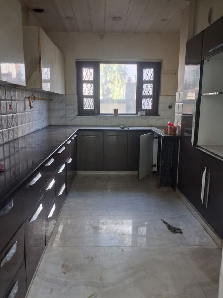Kitchen, sector 37 3 Bedroom 2200 Sq.Ft. Builder Floor In Sector 37 Faridabad 10083835