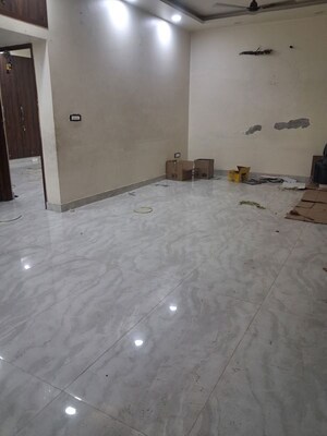 Room in 3 BHK Builder Floor at Sector 37 – for Rent