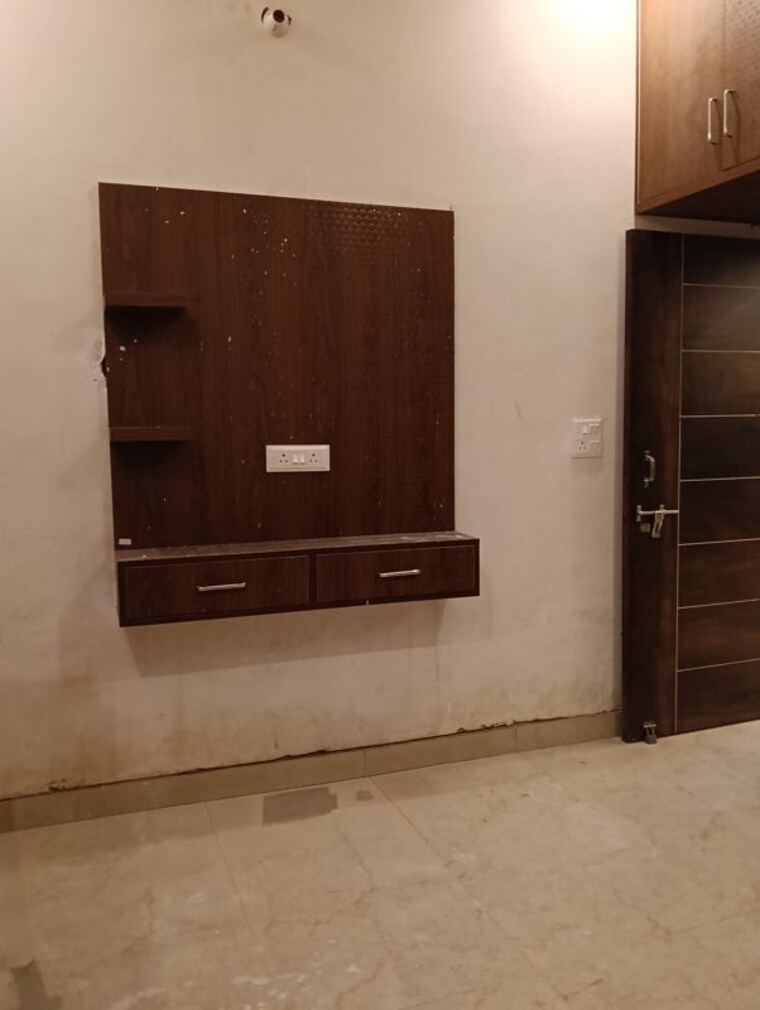 Room, high ground 2.5 Bedroom 137 Sq.Yd. Independent House In High Ground Zirakpur 10142303