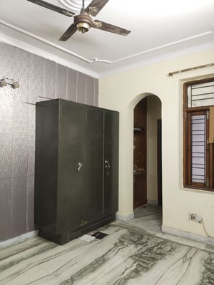 Building Lobby in 3 BHK Builder Floor at Sector 37 – for Rent