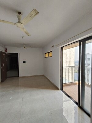 Room in 2 BHK Apartment at Lodha Lakeshore Greens, Dombivli East – for Rent