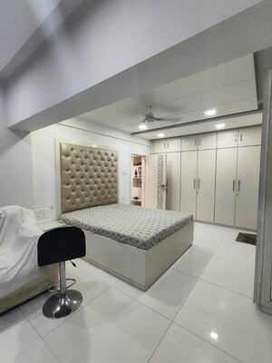 Bedroom in 2 BHK Apartment at Juhu – for Rent