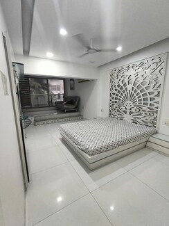 2 BHK + Store Room Apartment For Rent in Juhu