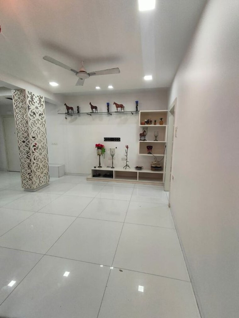 Room, juhu 2 Bedroom 1400 Sq.Ft. Apartment In Juhu Mumbai 10021338